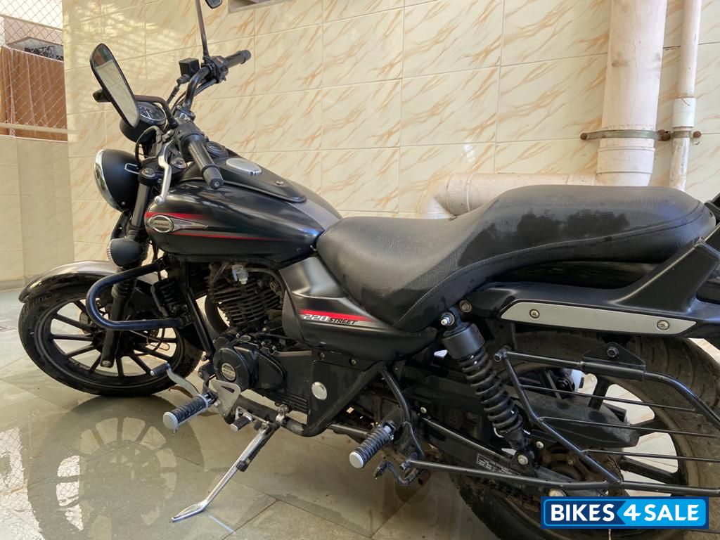 Bajaj Avenger Street 220