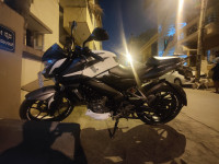 White Bajaj Pulsar 200 NS