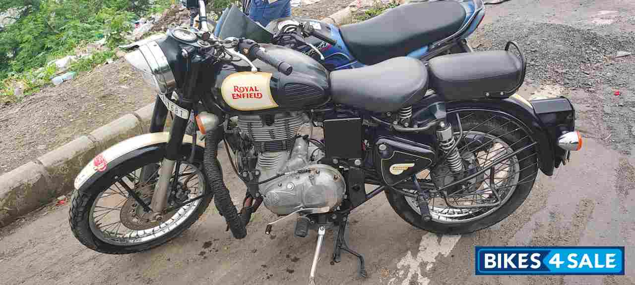 Black Royal Enfield Classic 500