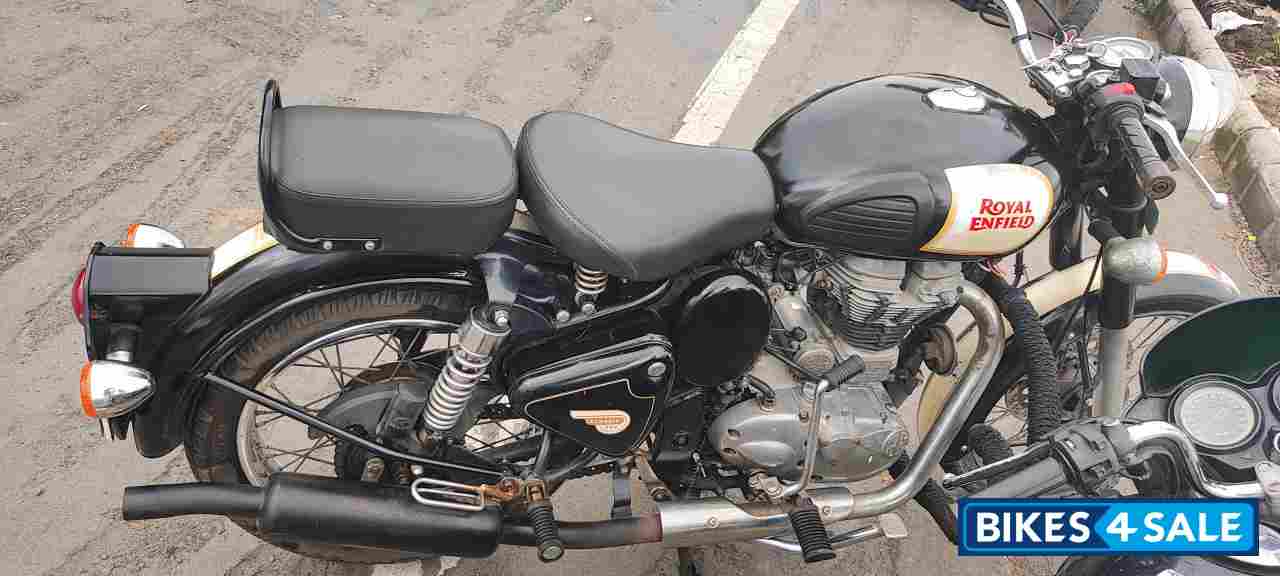 Black Royal Enfield Classic 500