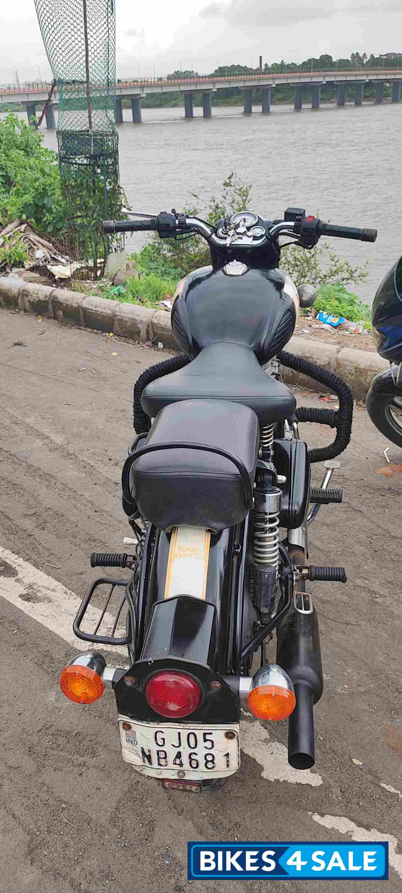 Black Royal Enfield Classic 500
