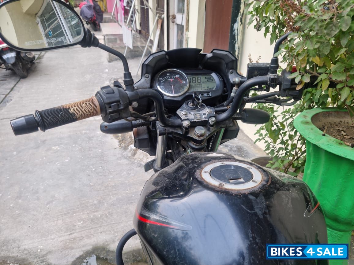 Black Suzuki GS 150R