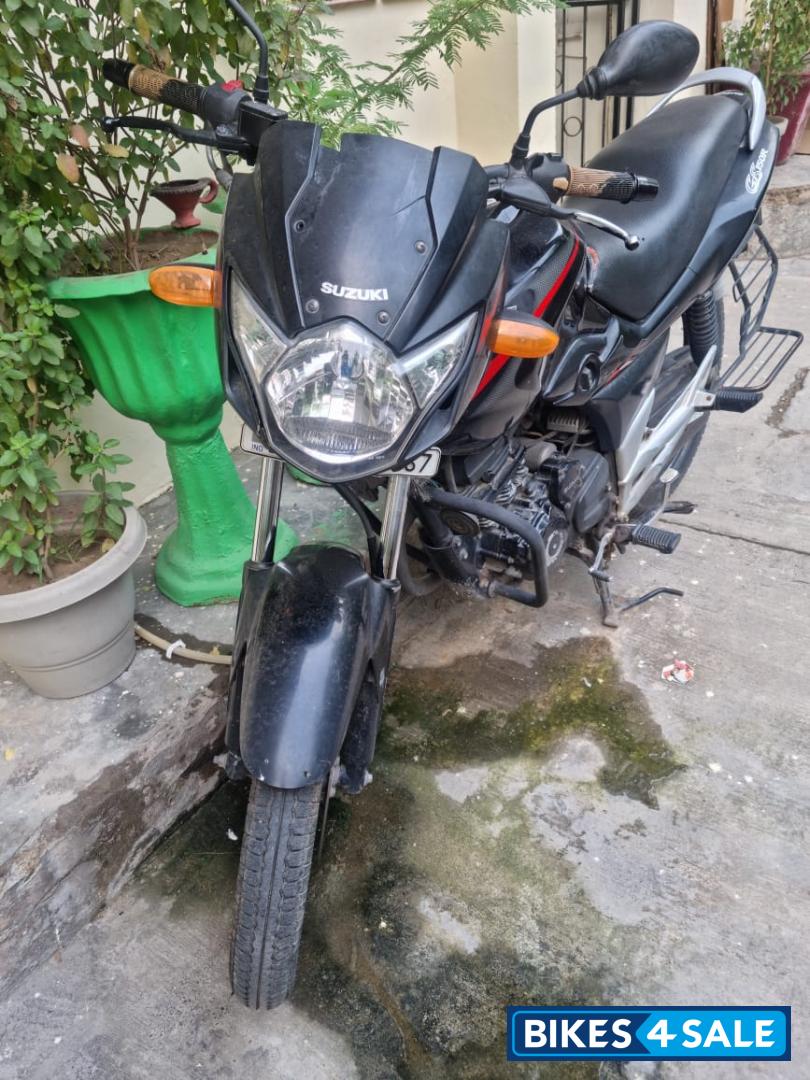 Black Suzuki GS 150R