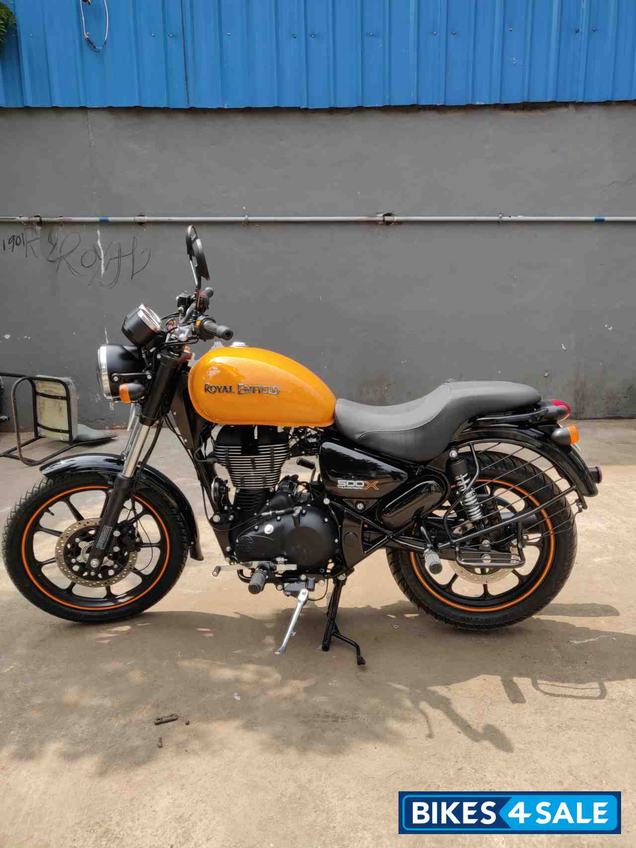 Gateway Orange Royal Enfield Thunderbird X 500