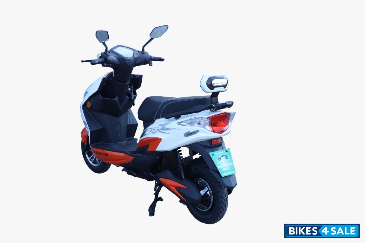 Crayon Motors 2022 Envy