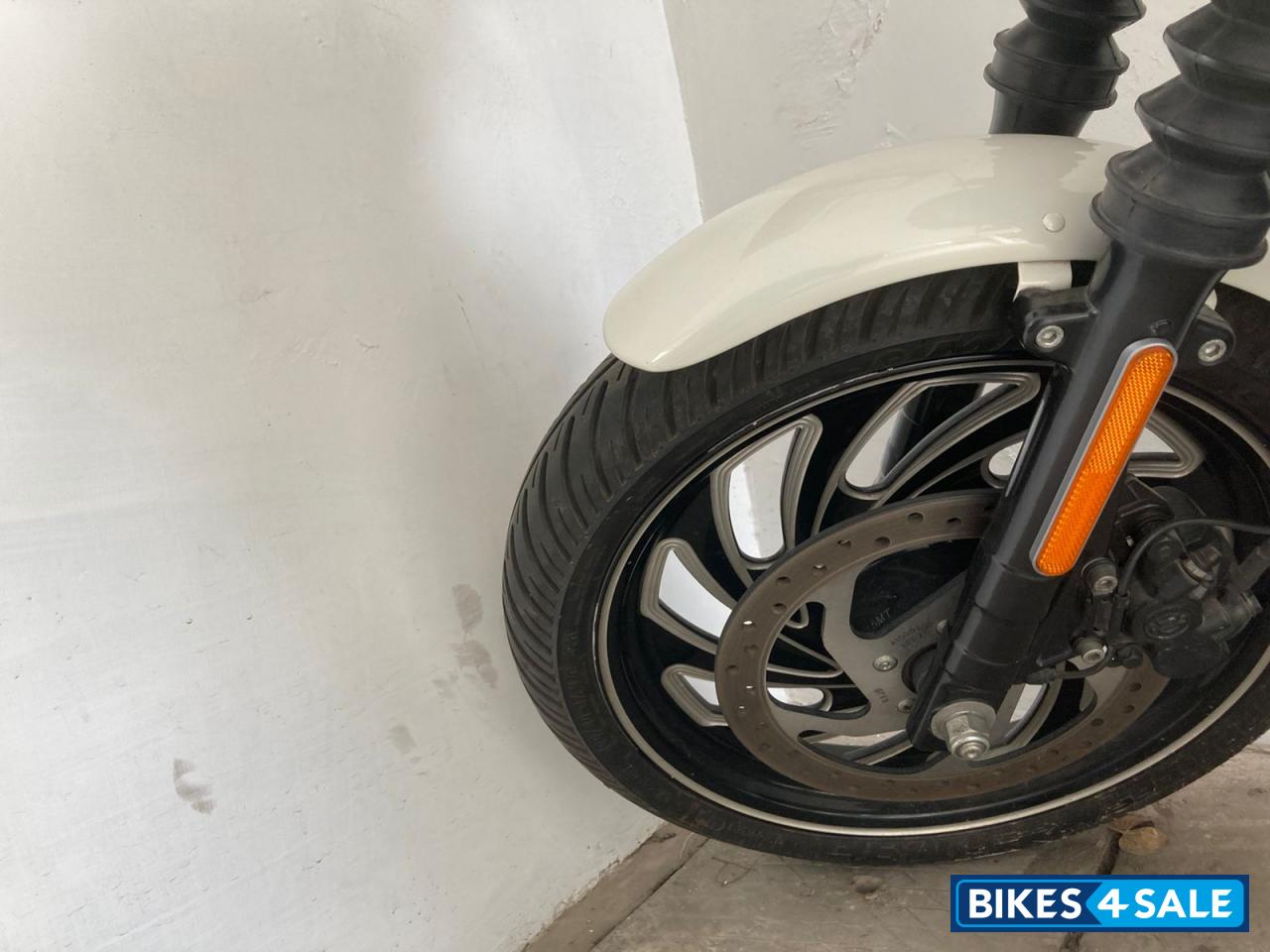 Bonneville Salt Pearl Harley Davidson Street 750