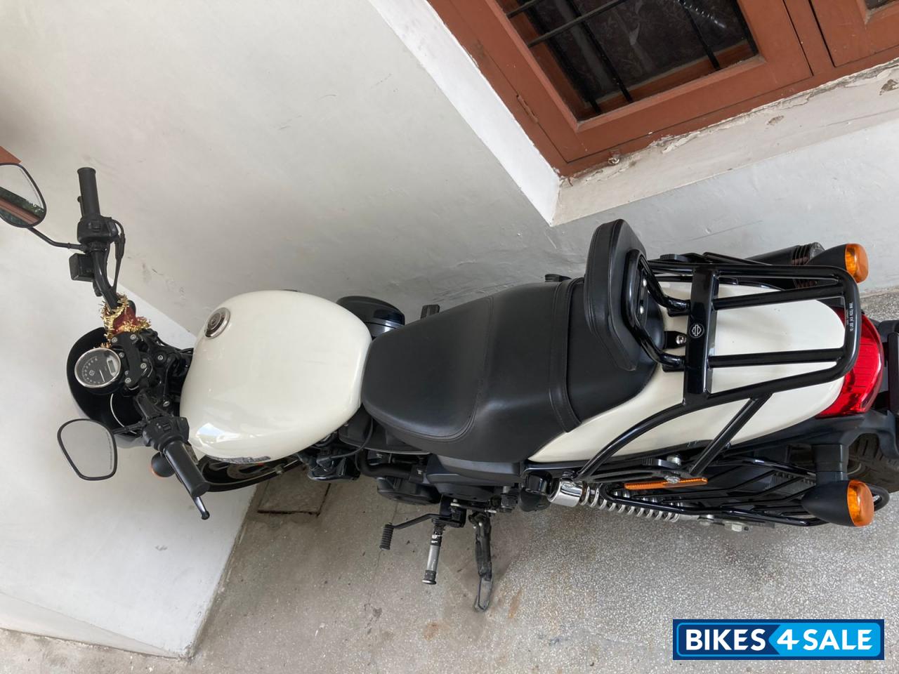 Bonneville Salt Pearl Harley Davidson Street 750