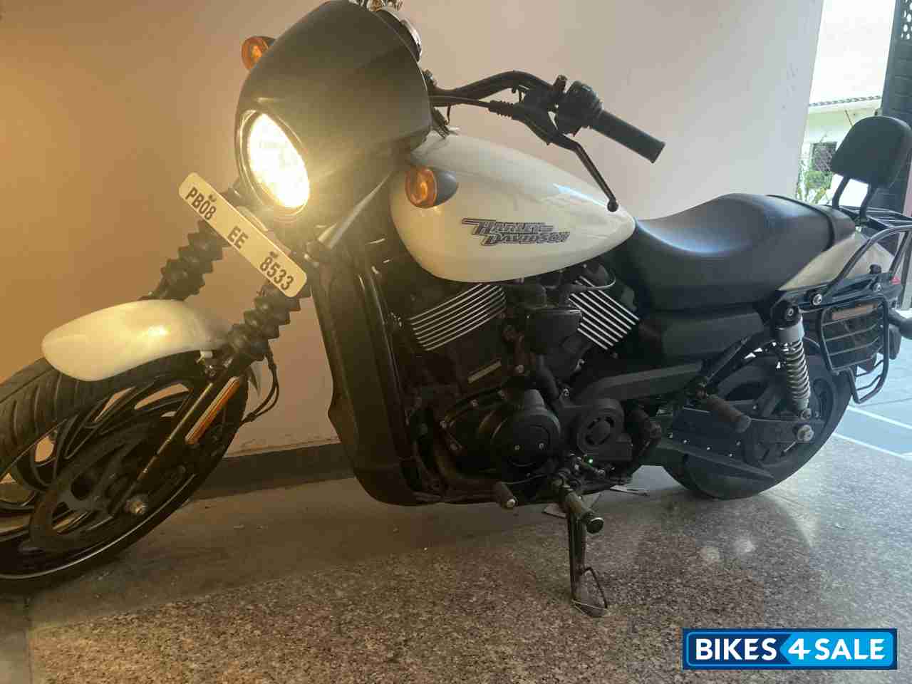 Bonneville Salt Pearl Harley Davidson Street 750