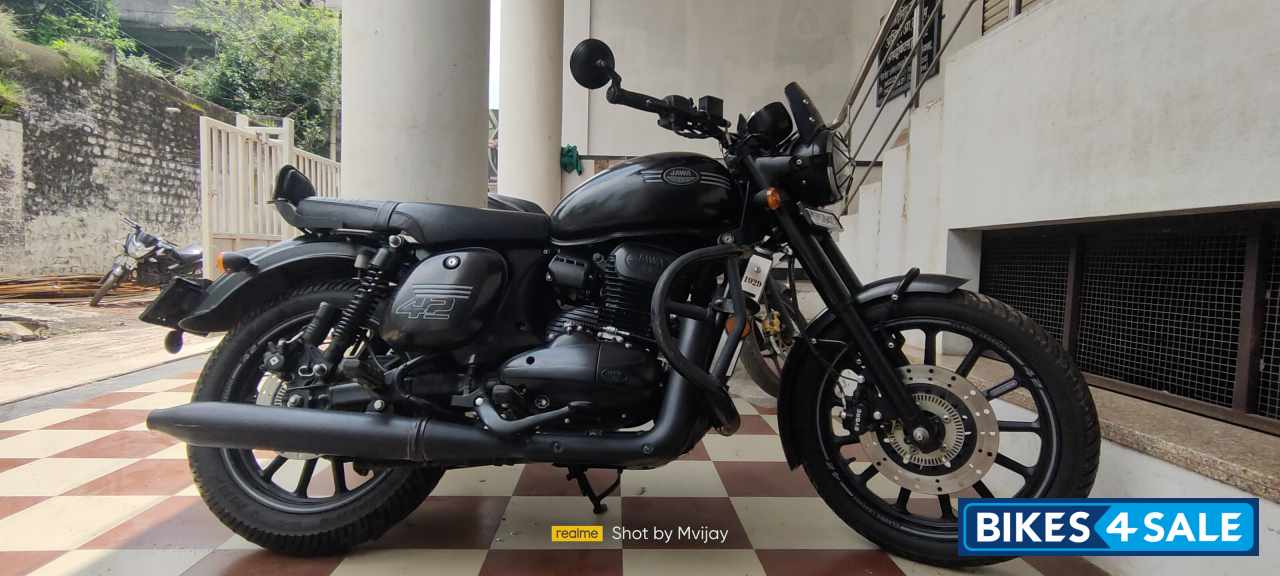 Jawa 42 Dual Channel ABS AllStar Black