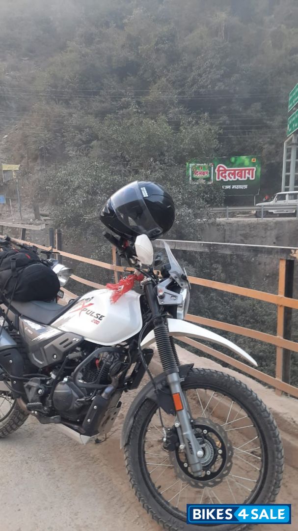 White Hero XPulse 200 BS6