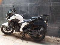 White Yamaha FZ25