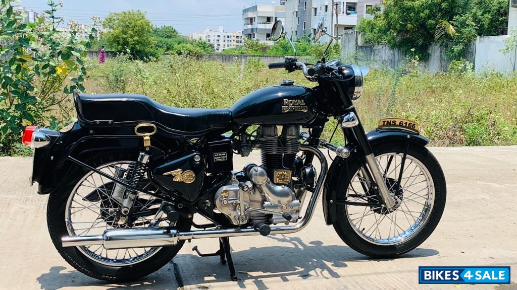 Black Royal Enfield Vintage Bullet