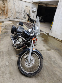 Black Bajaj Avenger 220 DTS-i