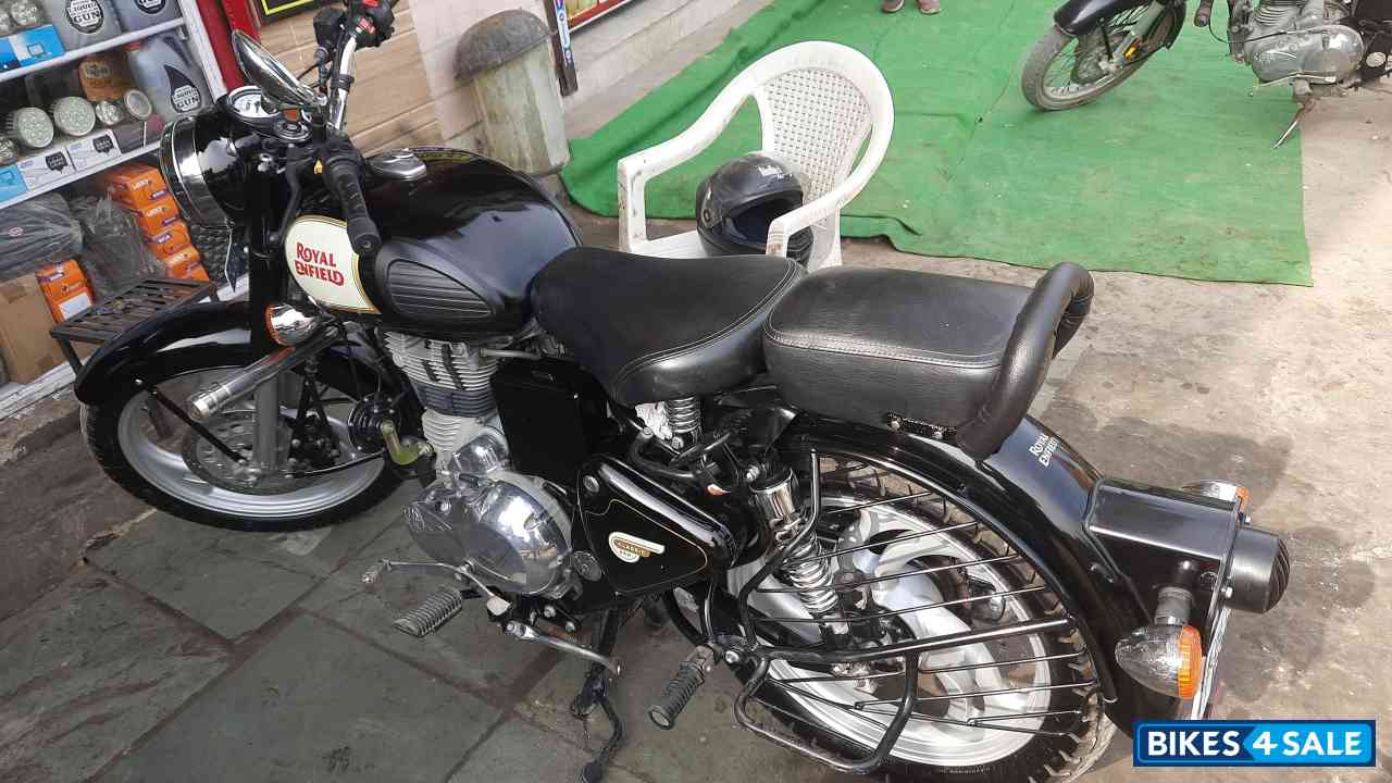 Black Royal Enfield Bullet 350
