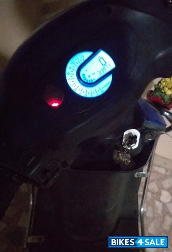 Blue Mahindra Rodeo RZ