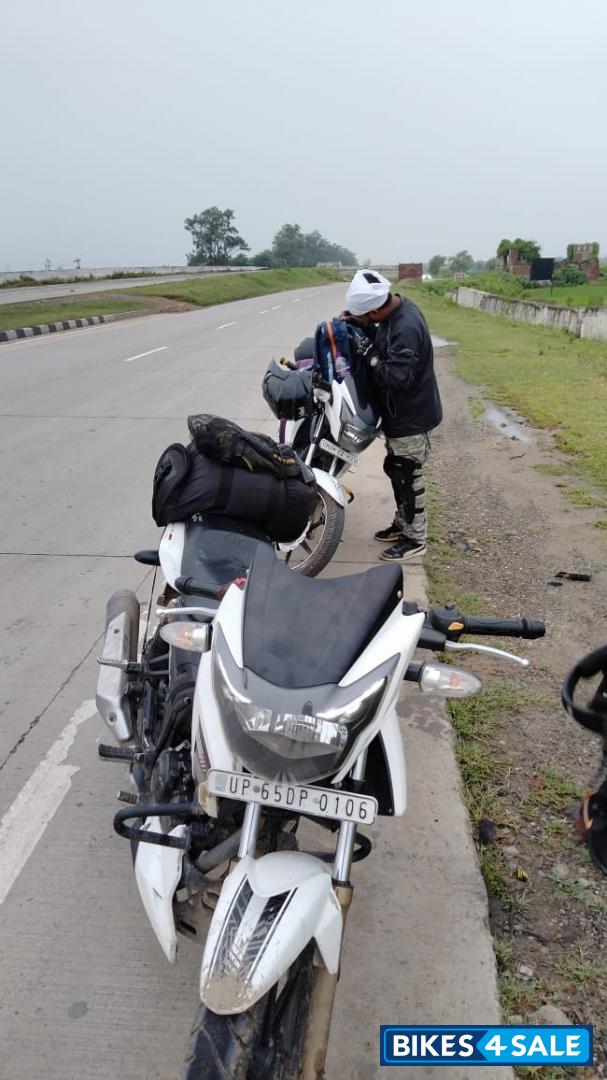White TVS Apache RTR 180 ABS