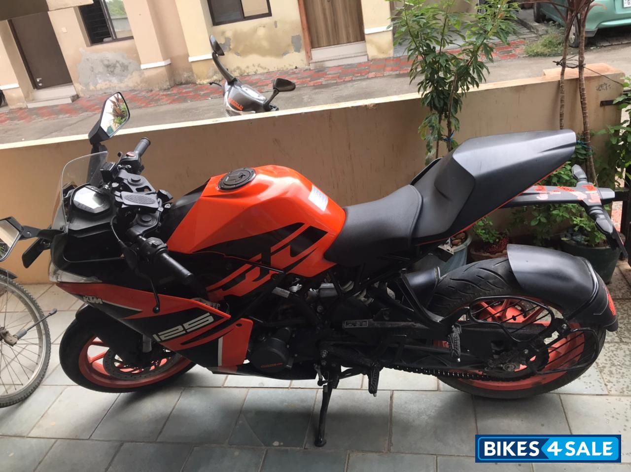 Orange KTM RC 125