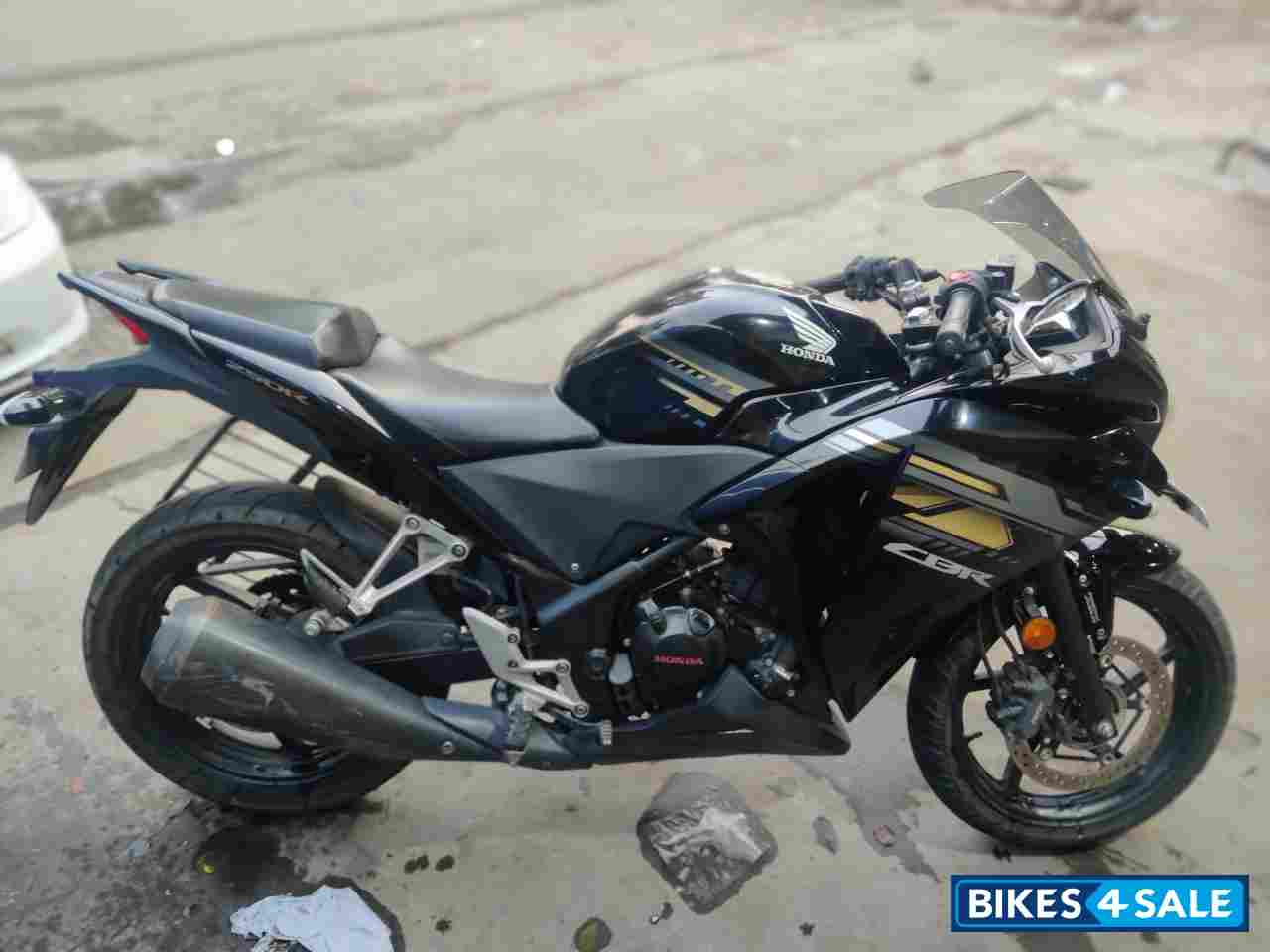 Black Honda CBR 250R ABS