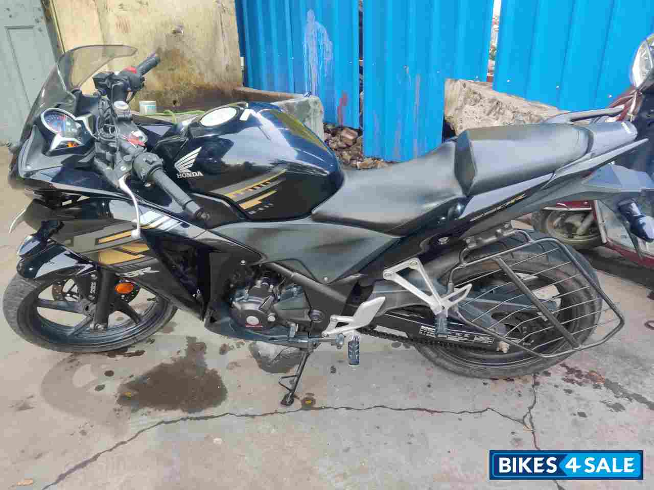 Black Honda CBR 250R ABS