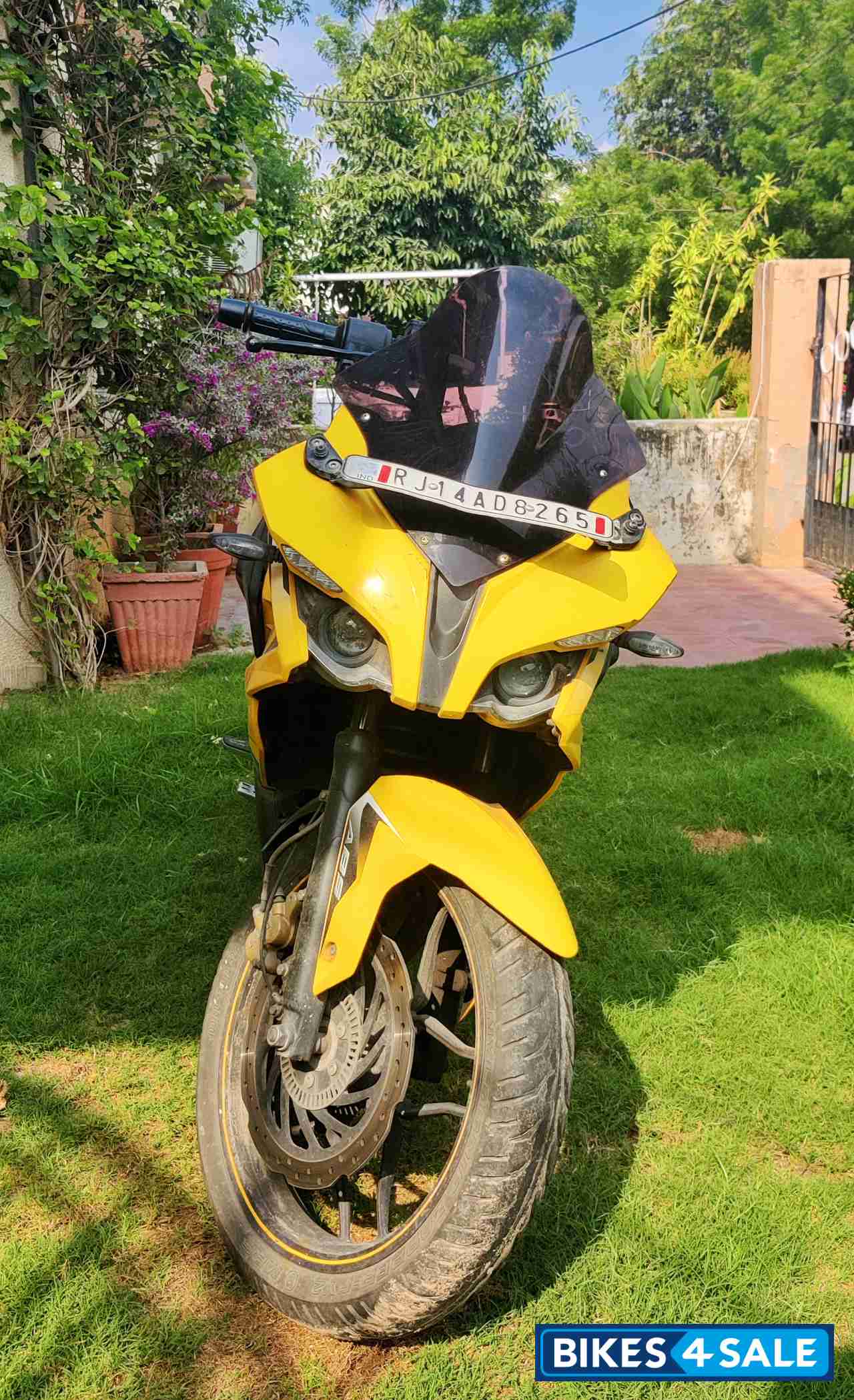 Black And Yellow Bajaj Pulsar RS 200 ABS