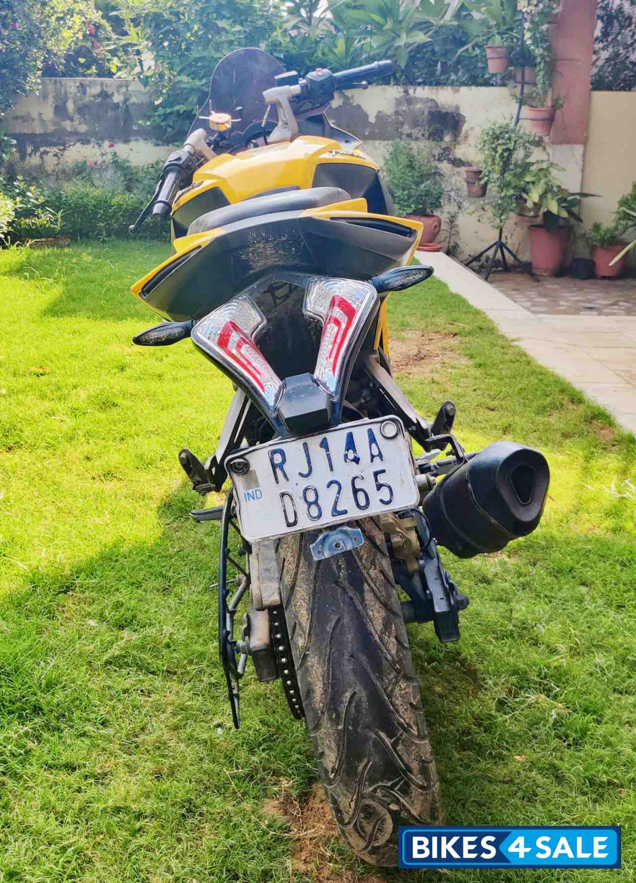 Black And Yellow Bajaj Pulsar RS 200 ABS