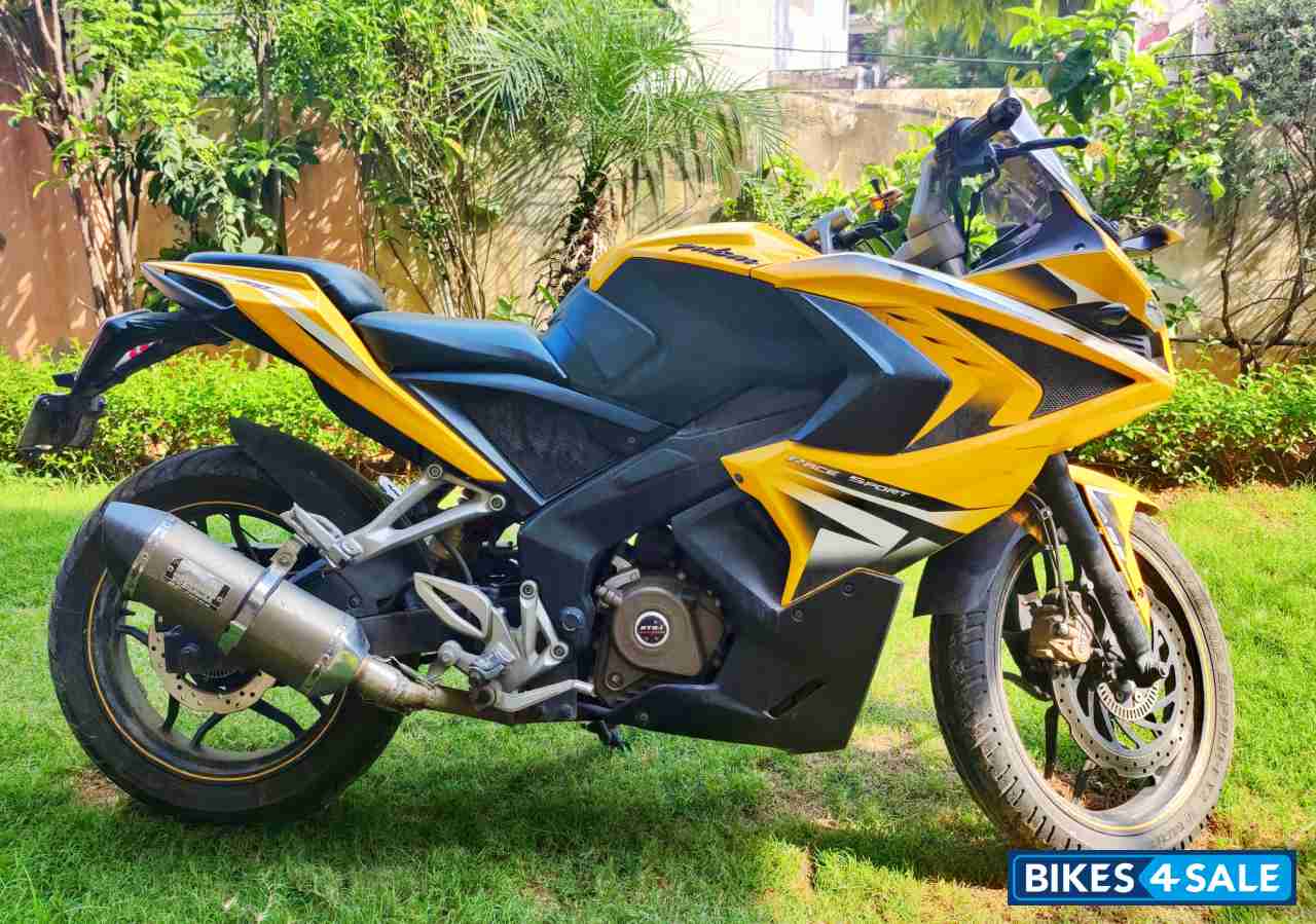 Black And Yellow Bajaj Pulsar RS 200 ABS