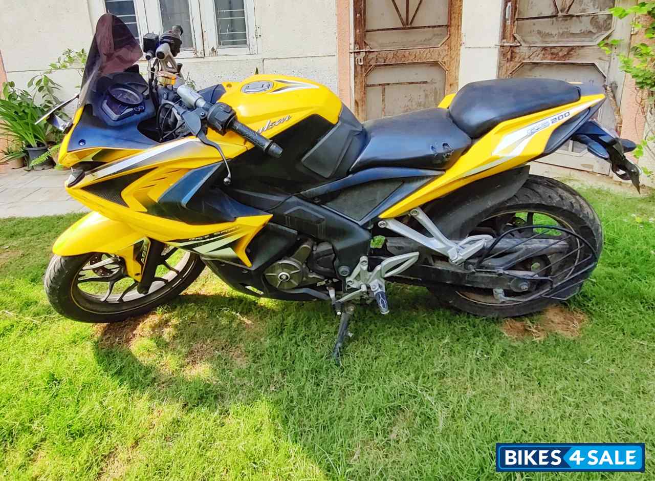 Black And Yellow Bajaj Pulsar RS 200 ABS