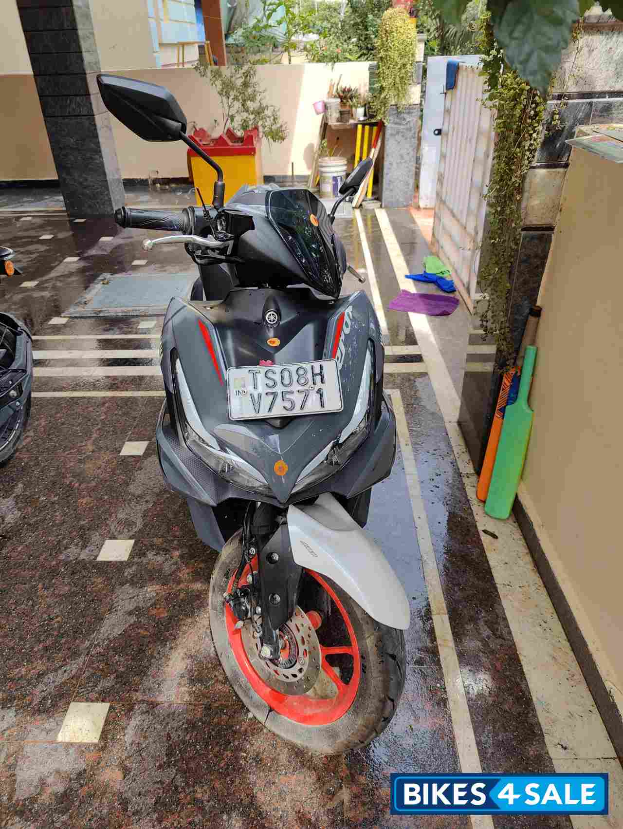 Gray Vermilion Yamaha Aerox 155