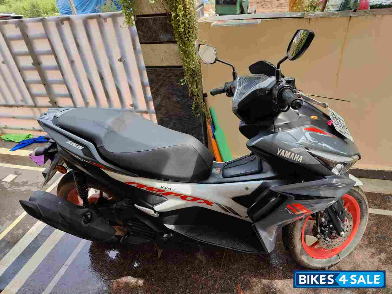 Gray Vermilion Yamaha Aerox 155