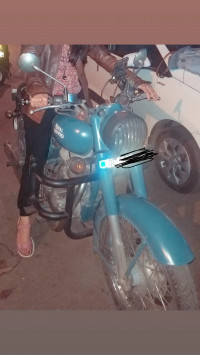 Royal Enfield Classic Squadron Blue