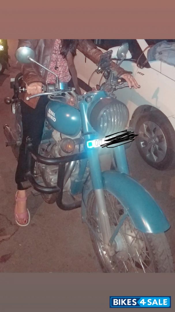 Royal Enfield Classic Squadron Blue