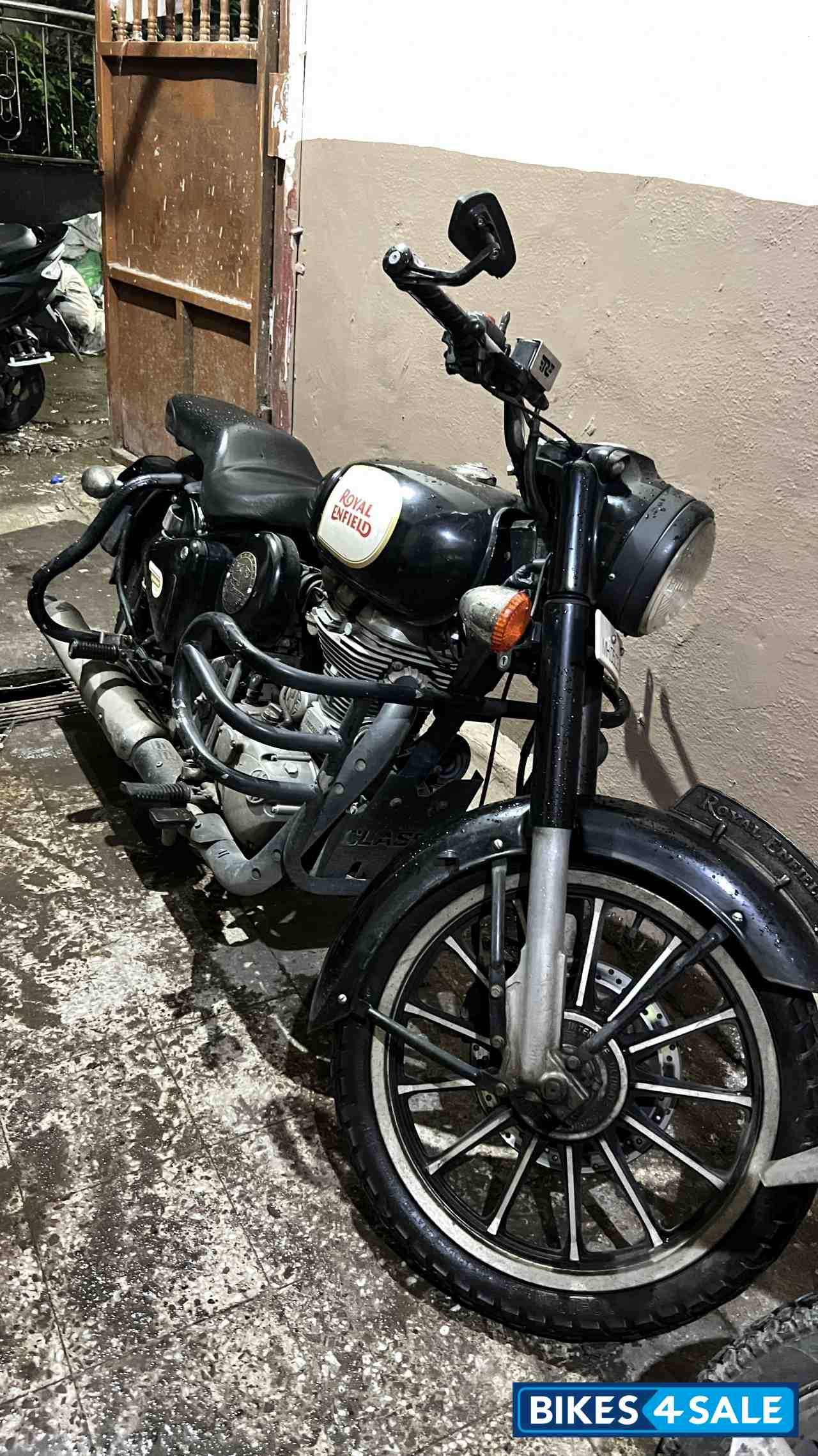 Black Royal Enfield Bullet Standard 350