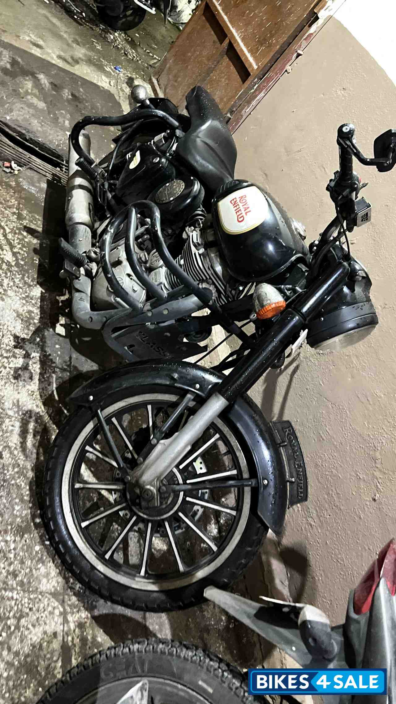 Black Royal Enfield Bullet Standard 350
