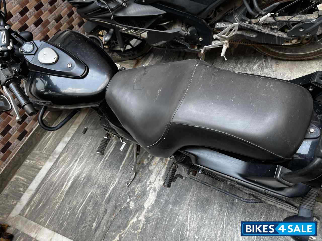 Bajaj Avenger 180 DTS-i