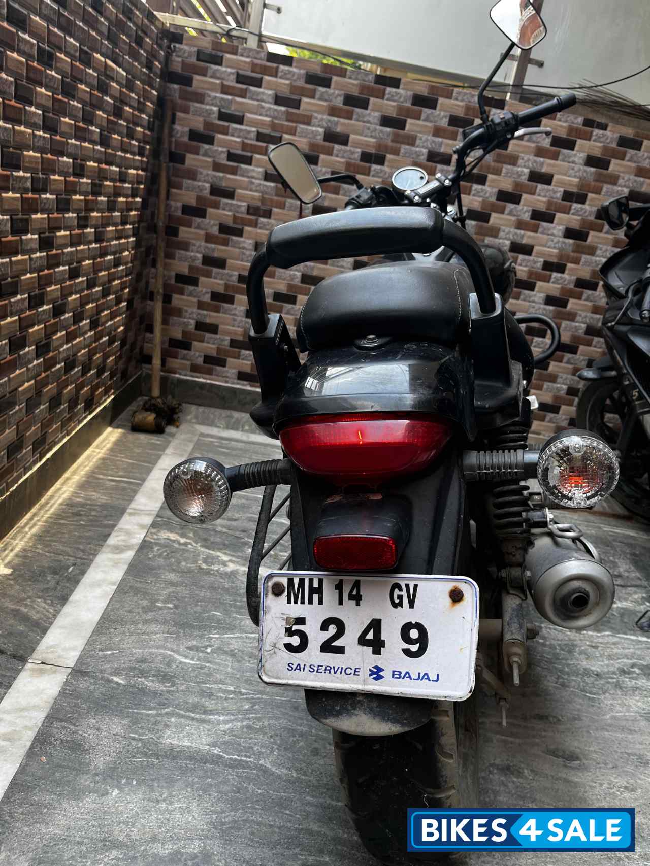 Bajaj Avenger 180 DTS-i