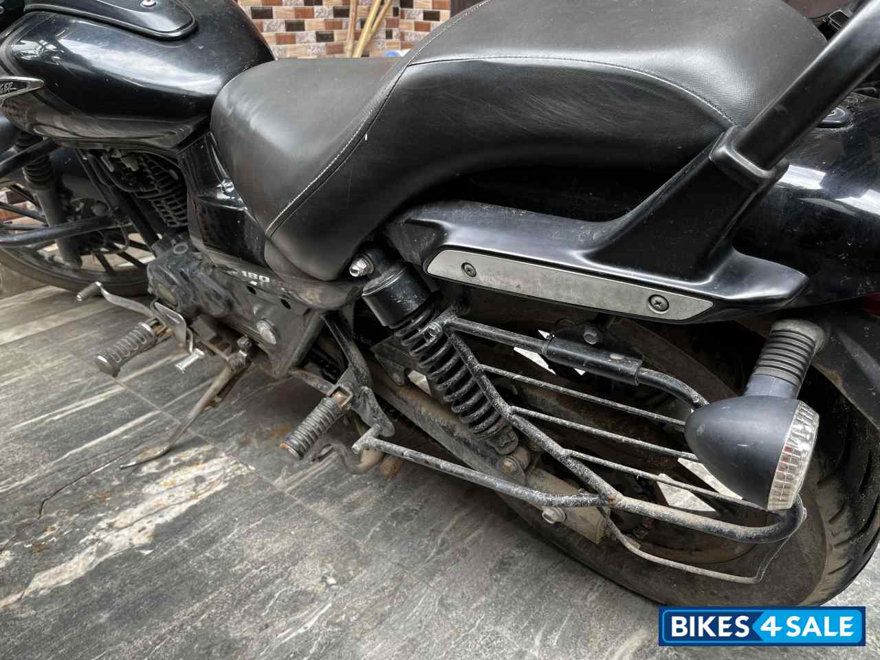 Bajaj Avenger 180 DTS-i