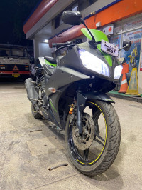Yamaha YZF R15 V2