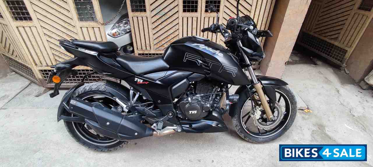 Matte Black TVS Apache RTR 200 4V