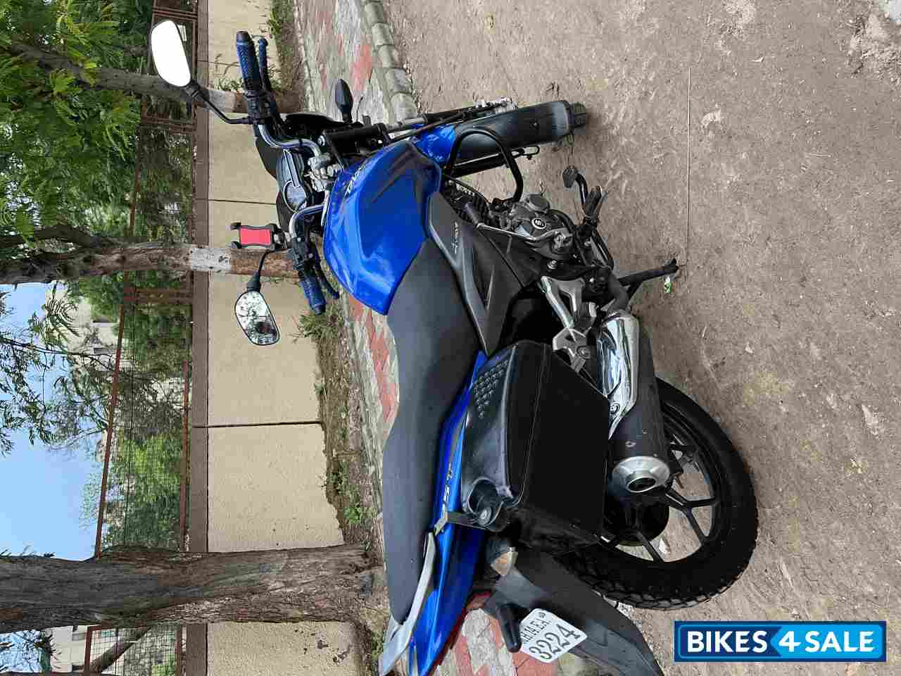 Blue Bajaj Discover 125T