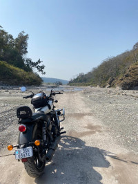 Custom White Royal Enfield Meteor 350