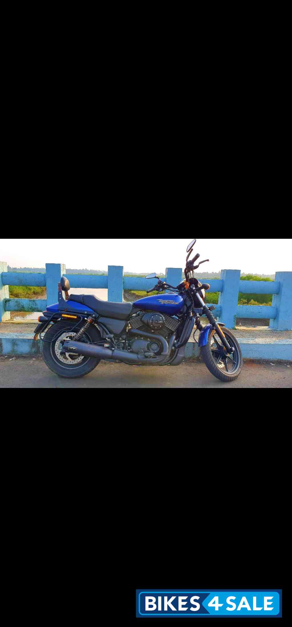 Blue Harley Davidson Street 750