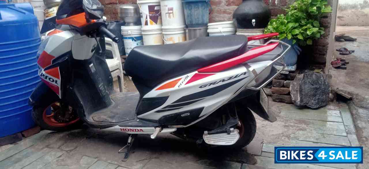 Honda Grazia 125 Repsol Team Edition