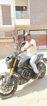 Balck Bajaj Dominar 250