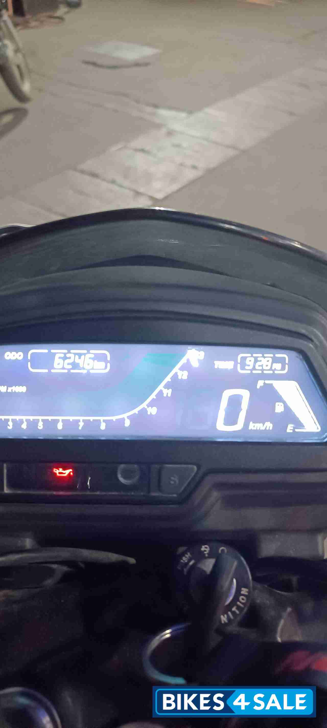 Balck Bajaj Dominar 250