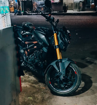 Balck Bajaj Dominar 250
