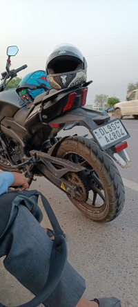 Balck Bajaj Dominar 250