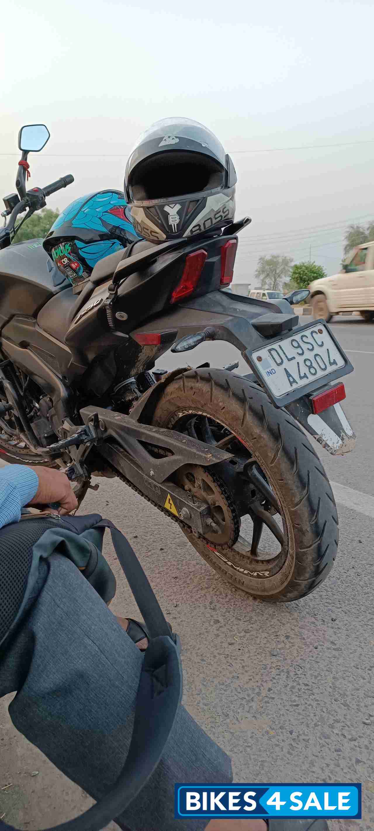 Balck Bajaj Dominar 250