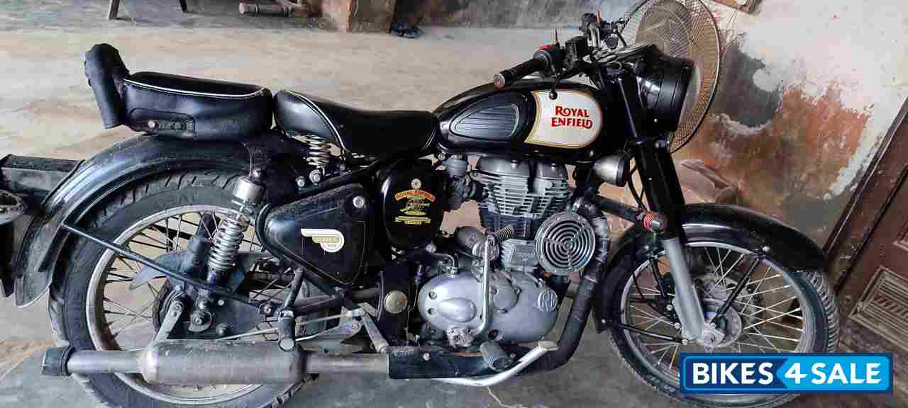 Black Royal Enfield Classic 350