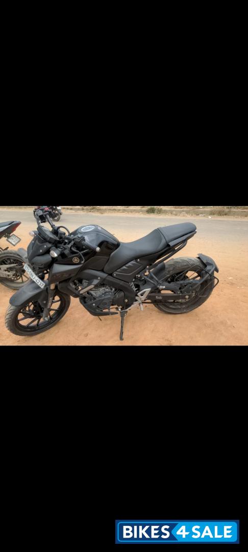Black Yamaha MT-15
