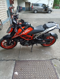 Orange KTM Duke 390